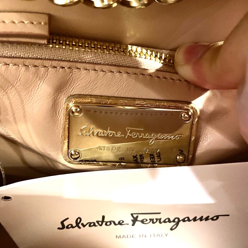 💓Sold💓 ferragamo reptiles vera metallic purse - Picture 7 of 8